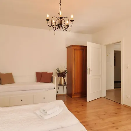 Apartma Justina 1880 アパート *